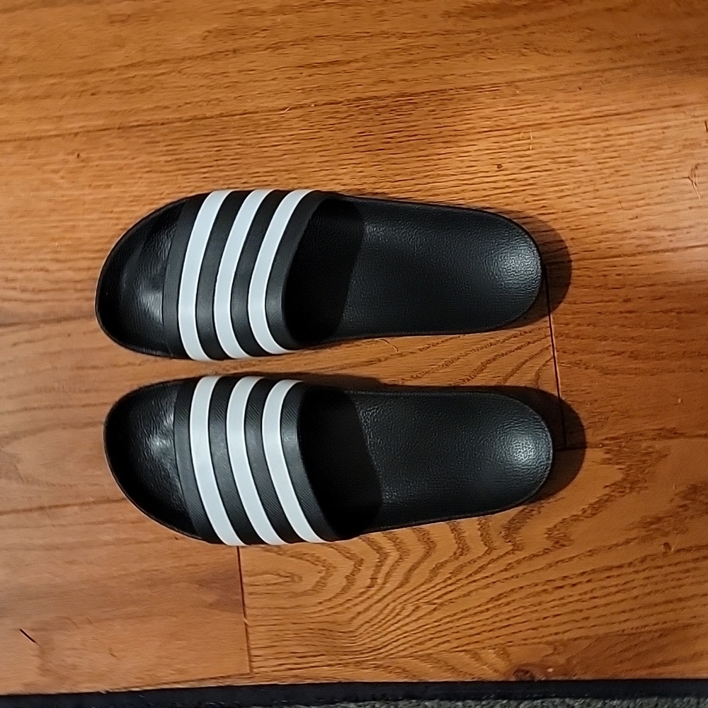 Mens Size 12 - NEW ADIDAS ADILETTE COMFORT SLIDES